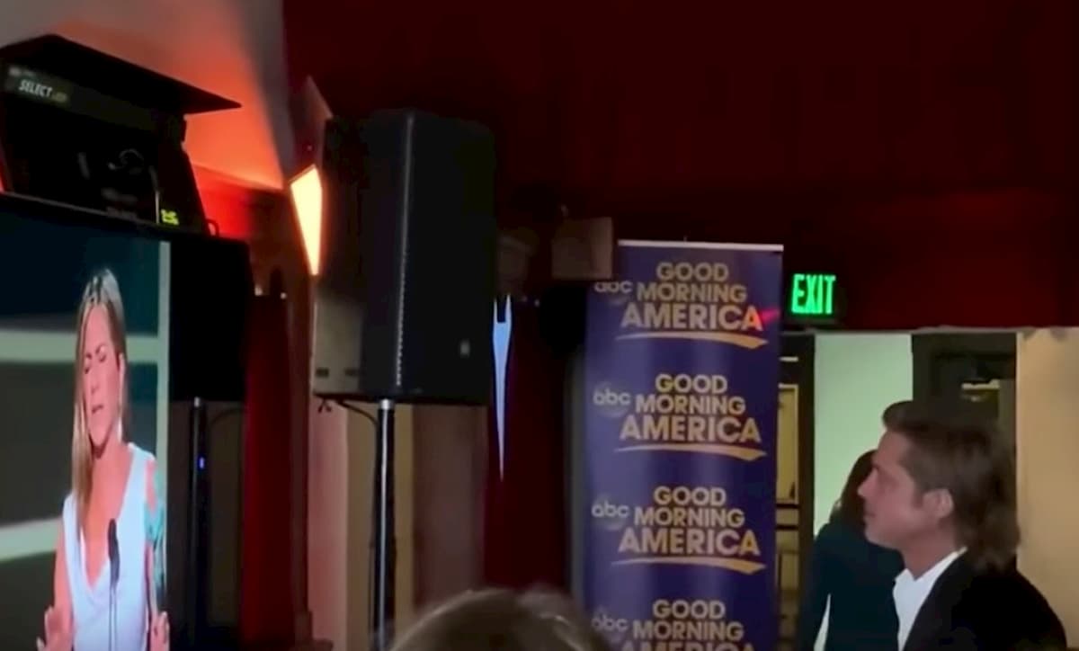 SAG 2020, tra Jennifer Aniston e Brad Pitt baci e abbracci. E i fan tornano a sperare