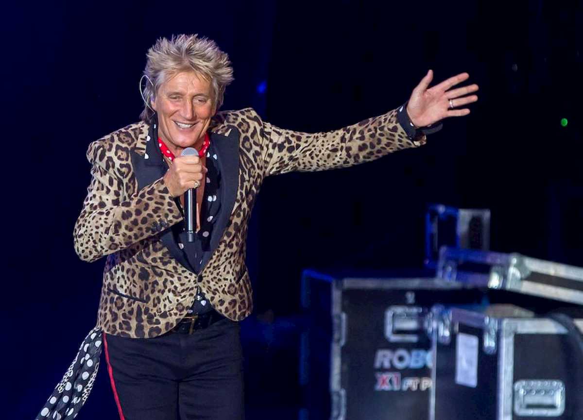 Rod Stewart accusato di aggressione: "Ha preso a pugni un lavoratore ad una festa per bambini"