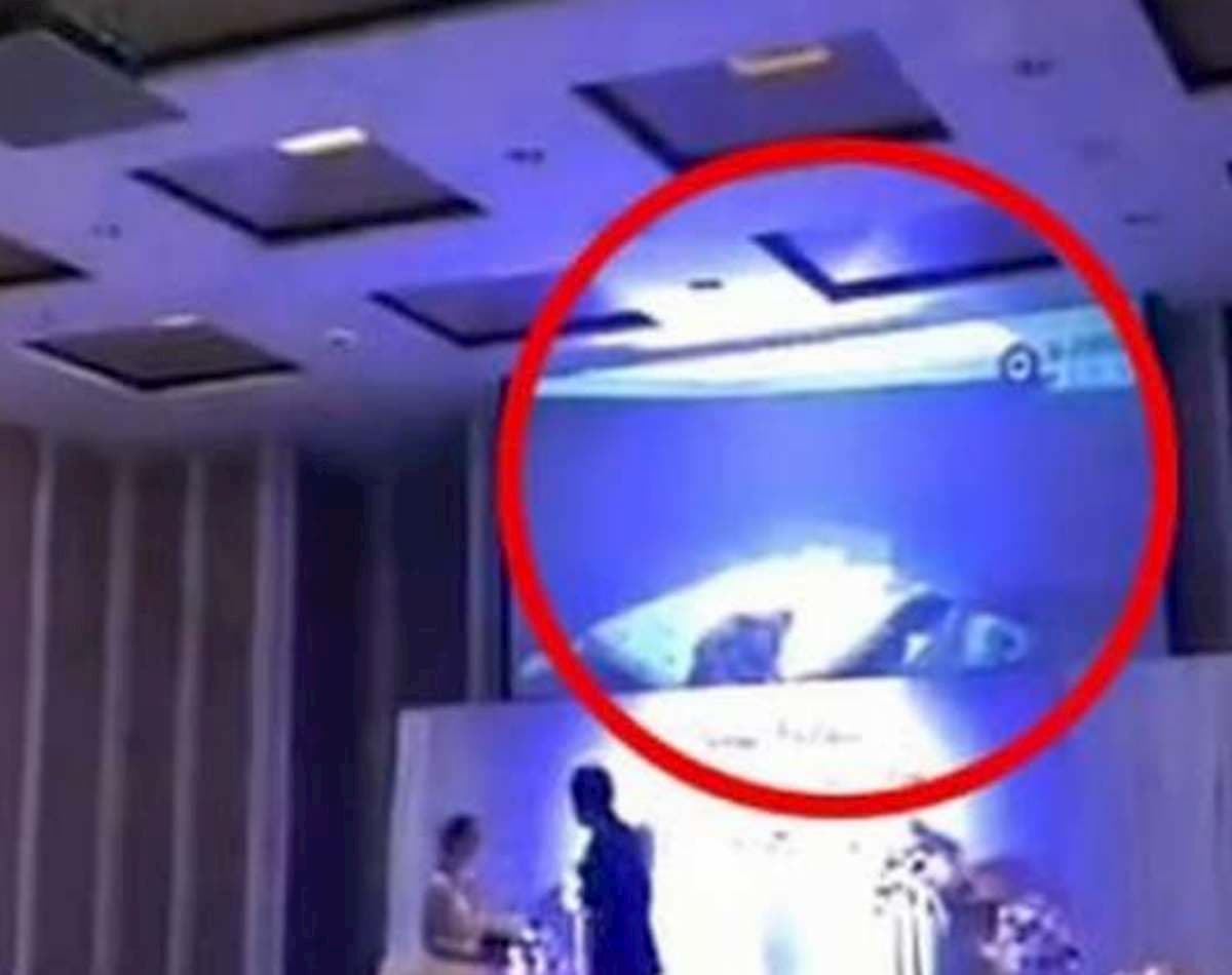 Sposo si vendica al matrimonio e mostra il tradimento della moglie col cognato VIDEO