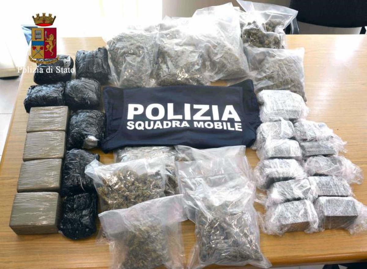Sub morti e carichi di droga sulla spiaggia: giallo vicino Cefalù