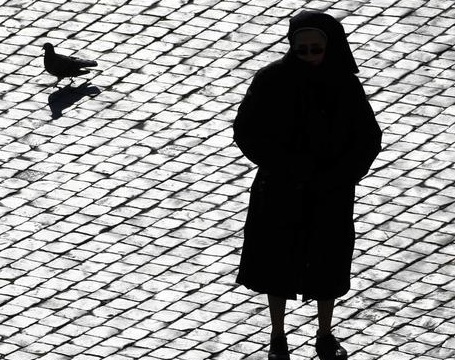 Genova, suora accoltellata davanti a una chiesa. Fermato l'aggressore