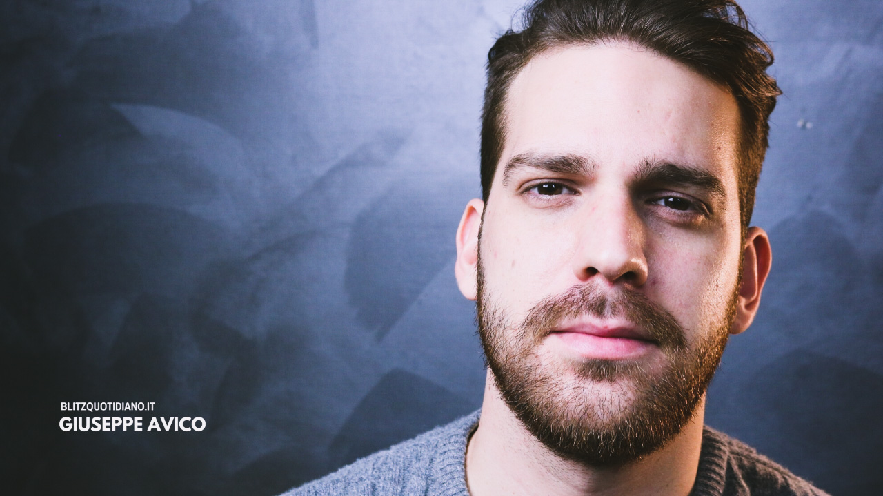 Le notizie della settimana: lotta di classe a scuola, l'avviso contro i bambini maleducati, maiale lanciato dal bungee jumping