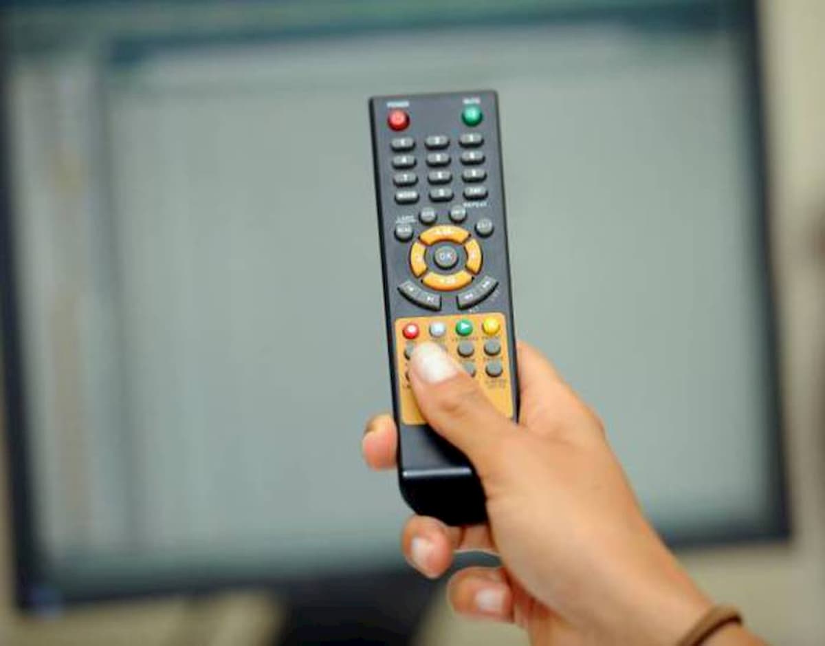 Tv, verifica se è da cambiare: vai ai canali 100 o 200 del digitale terrestre