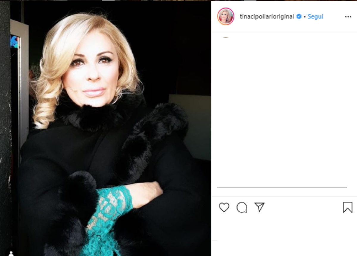 Tina Cipollari e la festa in limousine a Napoli...interrotta dalla polizia