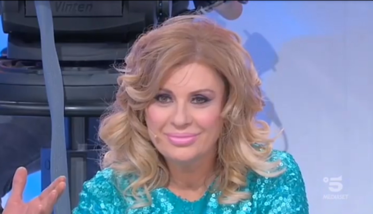 Tina Cipollari sbotta con Maria De Filippi: La bilancia la frullo...