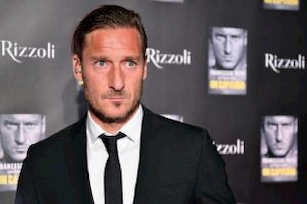 Totti gol su punizione "alla Roberto Carlos" VIDEO
