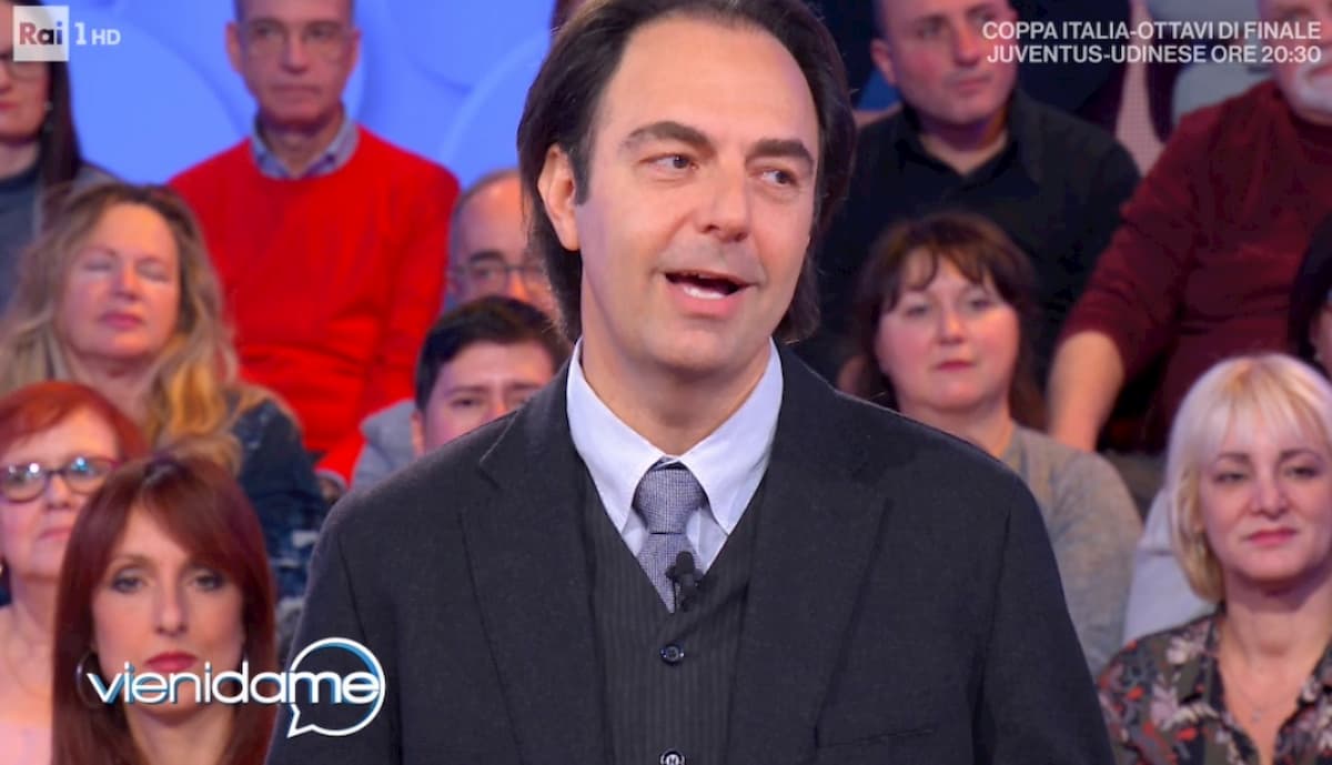 Vieni da Me, Neri Marcorè: "Iniziai cantando i Bee Gees"