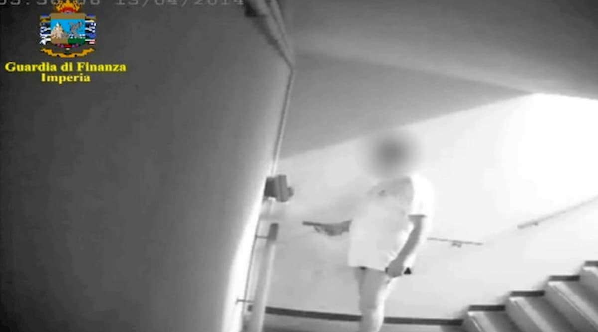 Sanremo, assolto il vigile urbano che timbrava il cartellino in mutande