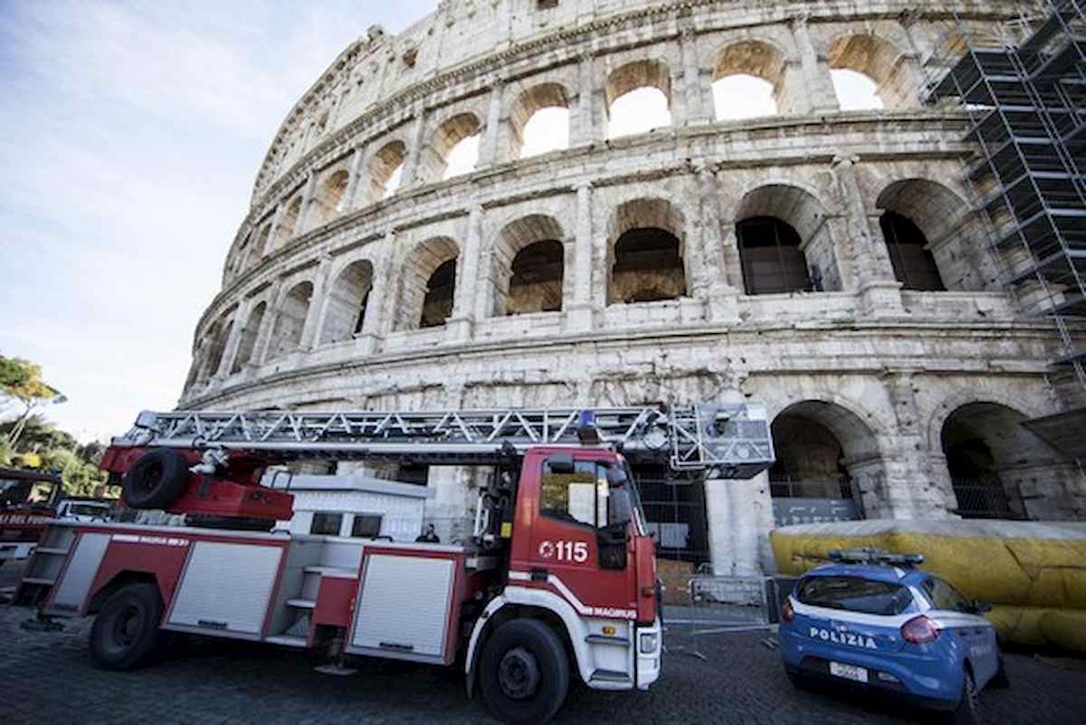 Roma, voragine vicino al Colosseo. Sgomberate 60 persone da un palazzo