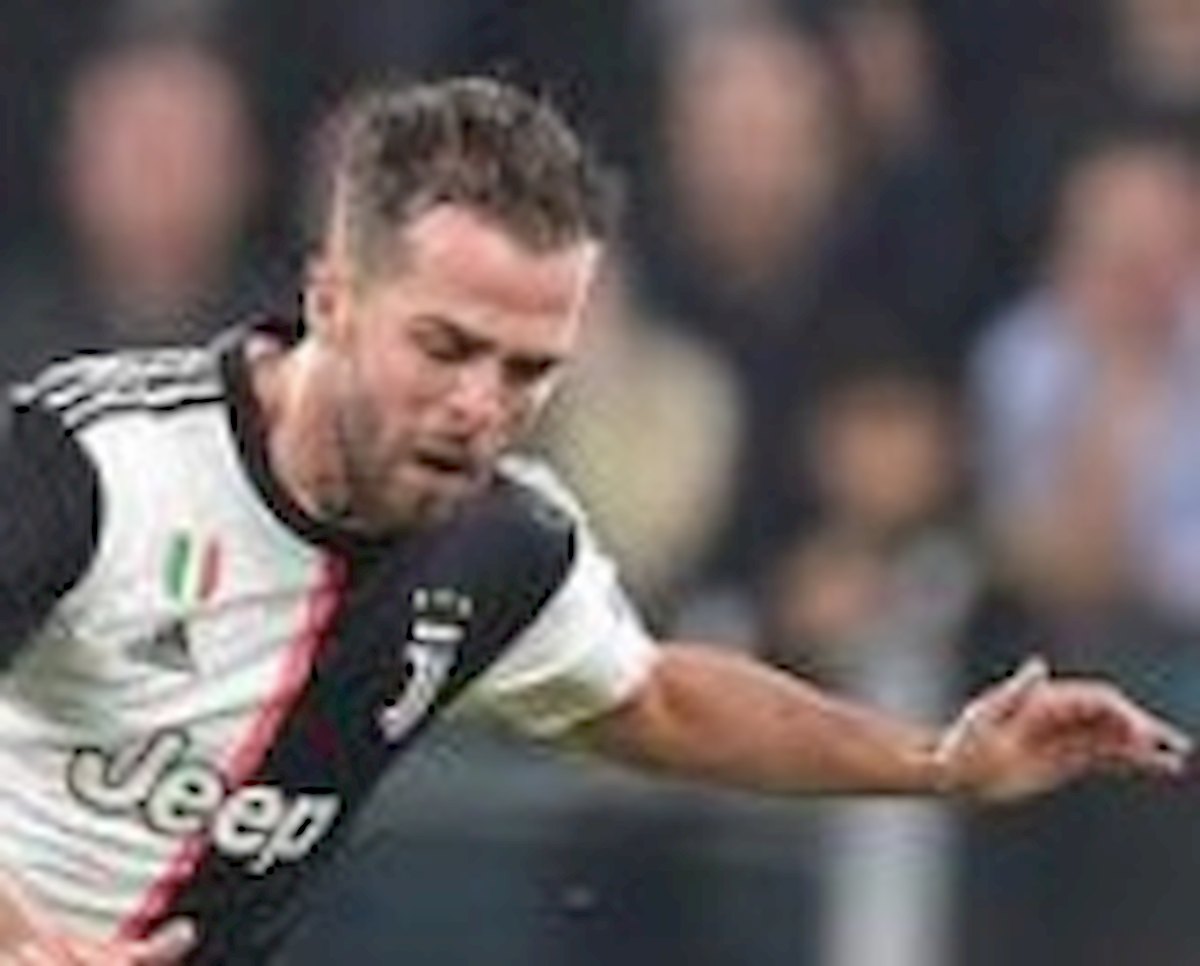 Juventus-Brescia, infortunio Pjanic: entra in campo e va ko dopo sette minuti