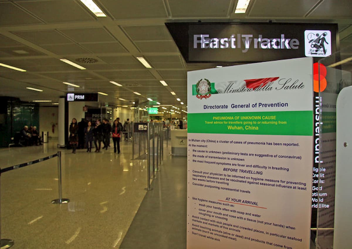 Coronavirus, Cina protesta per lo stop ai voli da e verso il Paese