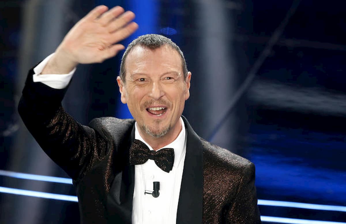 Sanremo 2020, gaffe di Amadeus: confonde il Festival con il Festivalbar