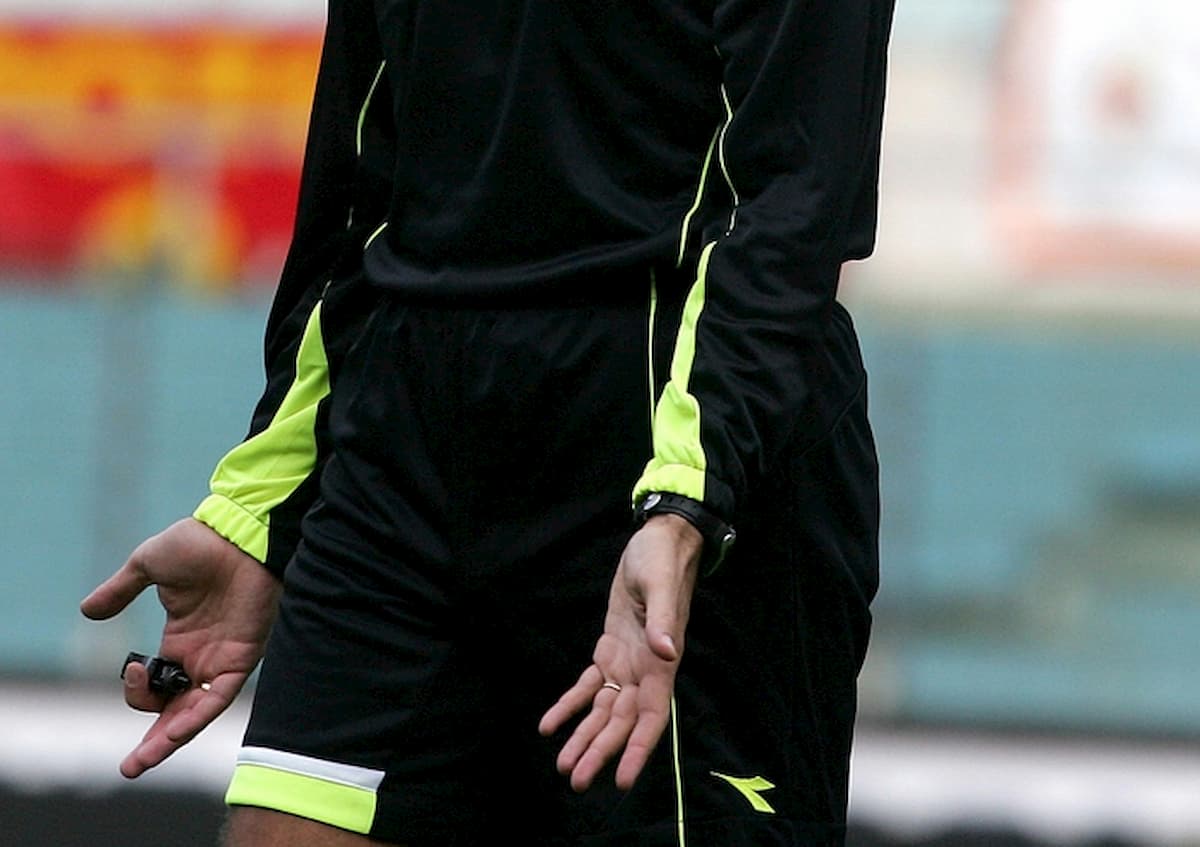 Arbitro punito col Daspo dopo una testata ad un calciatore: è la prima volta in Italia