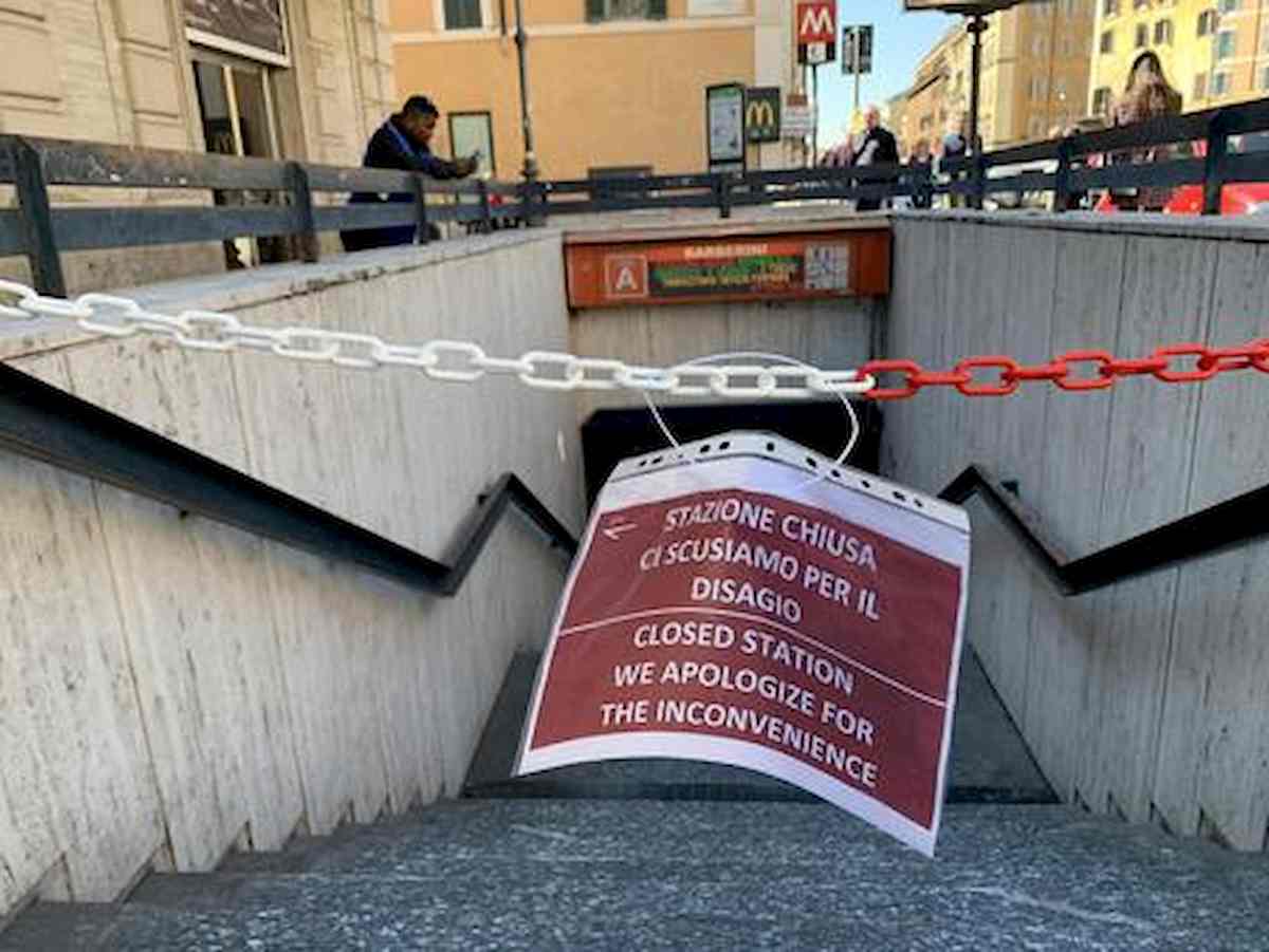 Roma, metro Barberini riapre martedì 4 febbraio. Ma solo in uscita