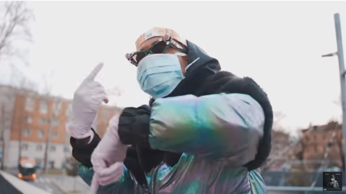 Bello Figo canta Coronavirus: il rapper racconta emergenza sanitaria