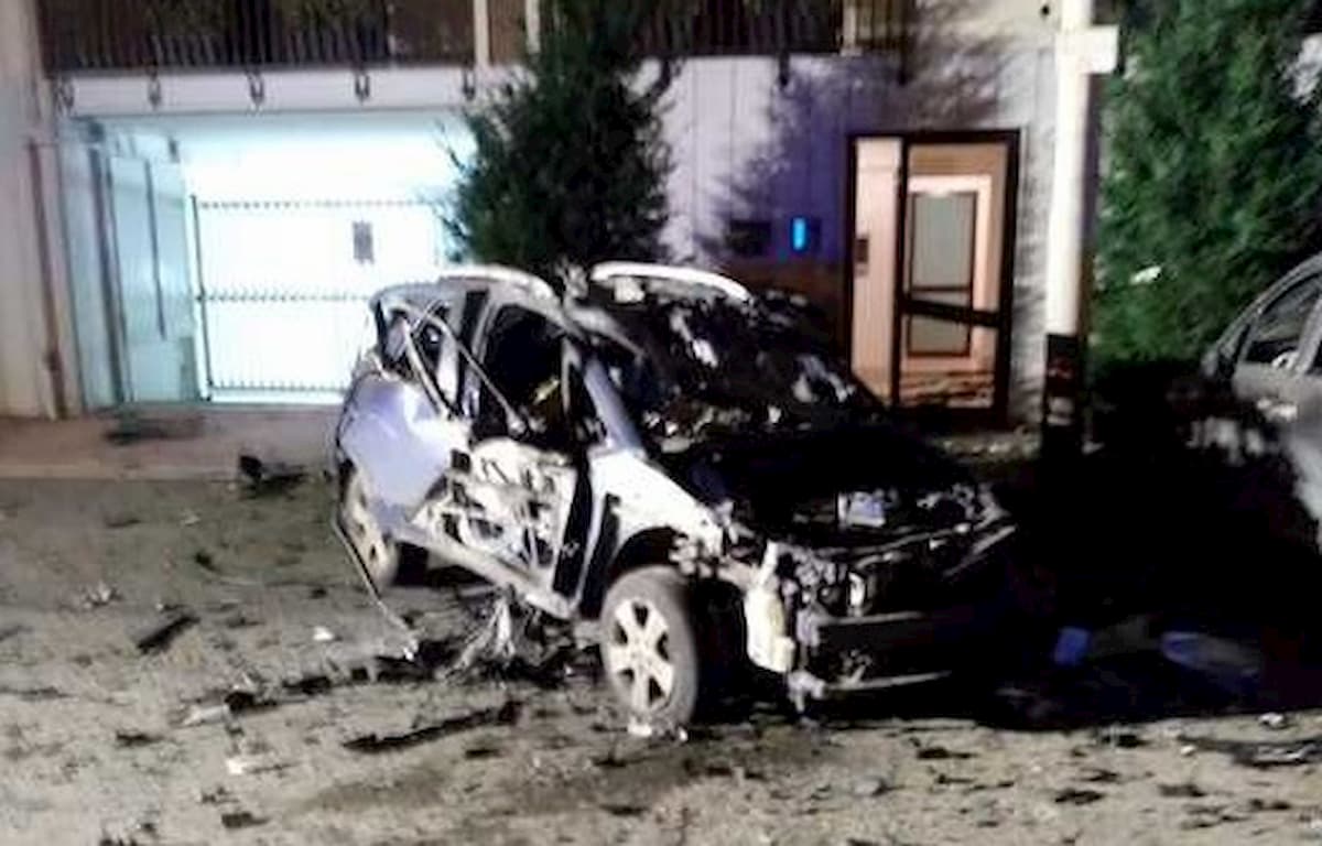 Ruvo di Puglia, bomba distrugge auto di un carabiniere