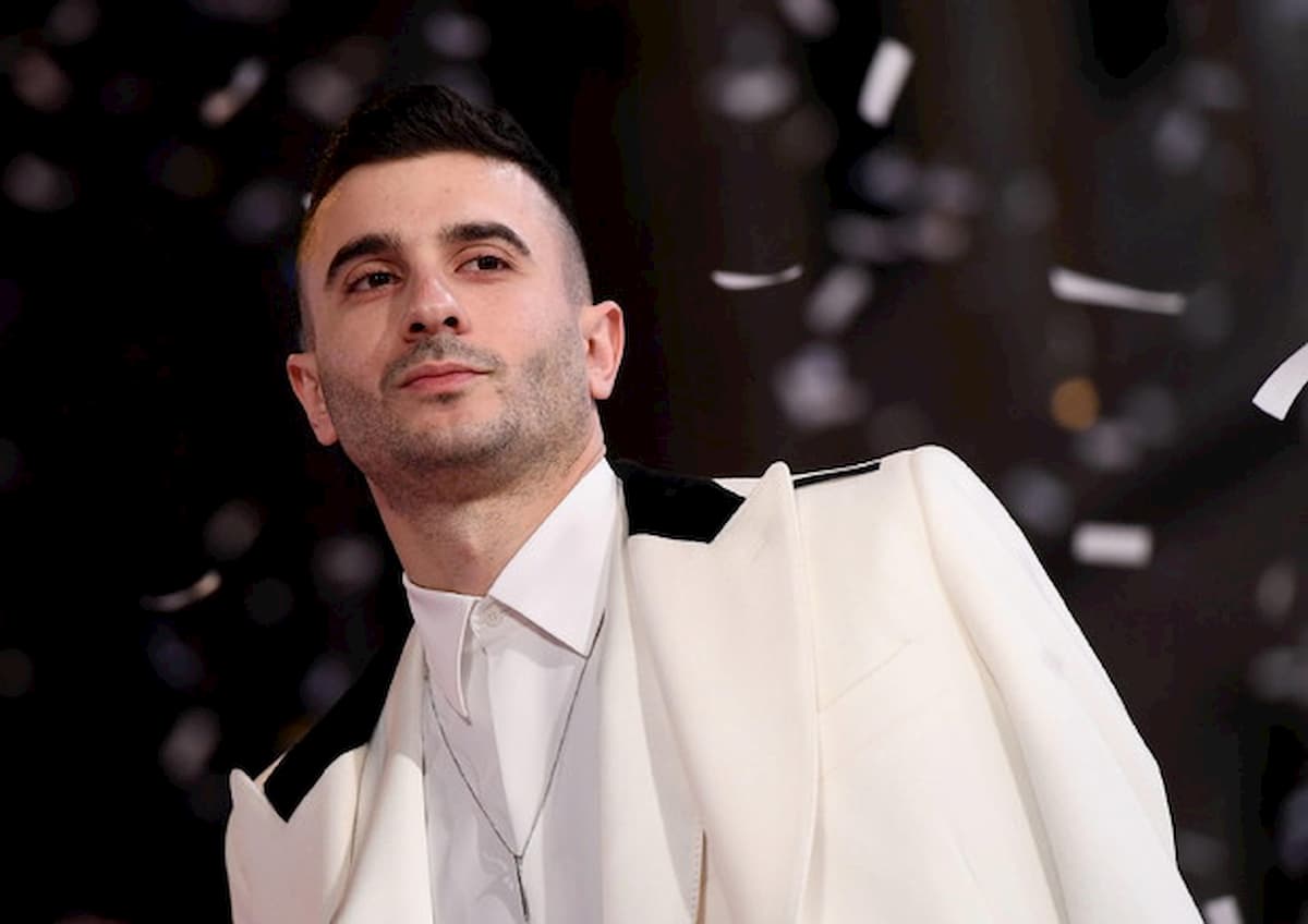 Junior Cally, la Polizia: "Ci offende. Servizio pubblico responsabile". La Rai: "E' responsabilità di Amadeus"