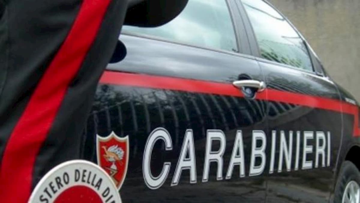 Milano, salvadoregno aggredisce e accoltella connazionale: l'aveva scambiato per un rivale di una gang