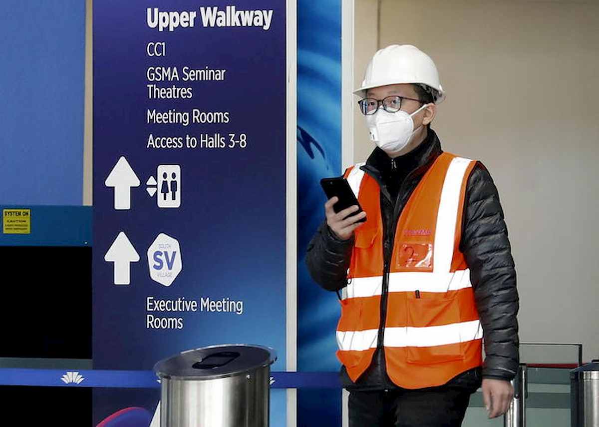 Coronavirus ferma anche le fiere: a Barcellona disertano i big dell'hi-tech, a Milano rischio flop