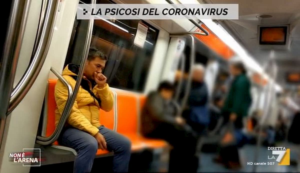 Non è l'Arena, psicosi coronavirus: attore cinese va in giro e tossisce per finta