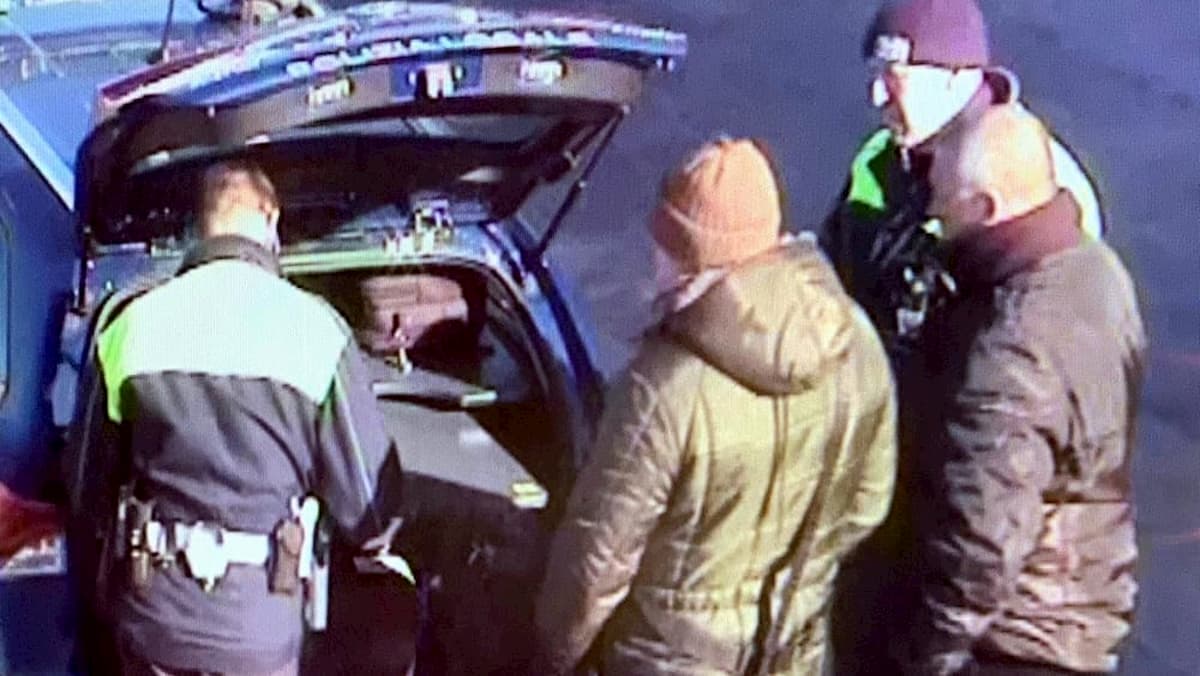 Treviso, vendevano finti kit anti-Coronavirus fuori dall'ospedale: multati due campani