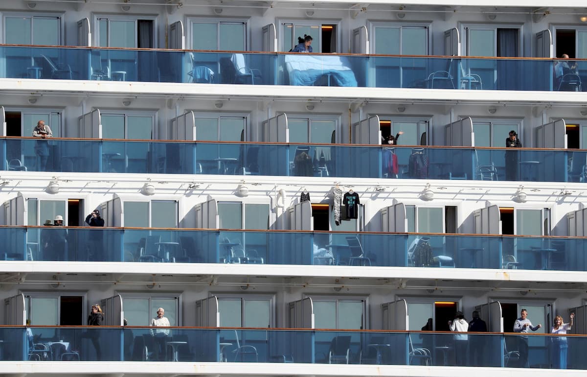 Coronavirus, altri 60 casi sulla nave da crociera Diamond Princess. Esperti: "Rischio concreto di diffusione"