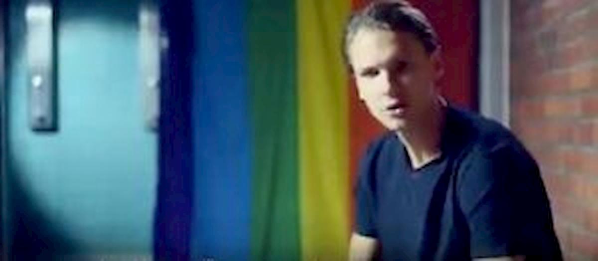 Parlamento europeo, trasmesso video di Ekdal contro omofobia: "Calciatori gay hanno paura"