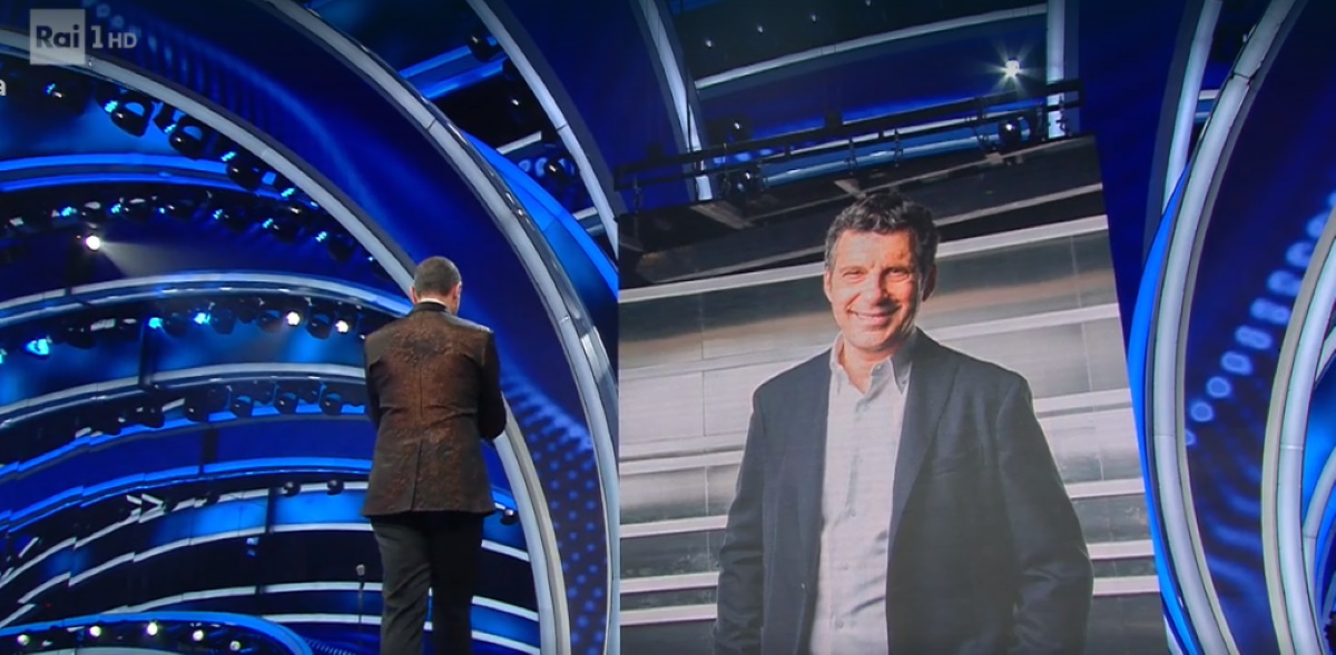 Fabrizio Frizzi, omaggio di Amadeus a Sanremo per il compleanno