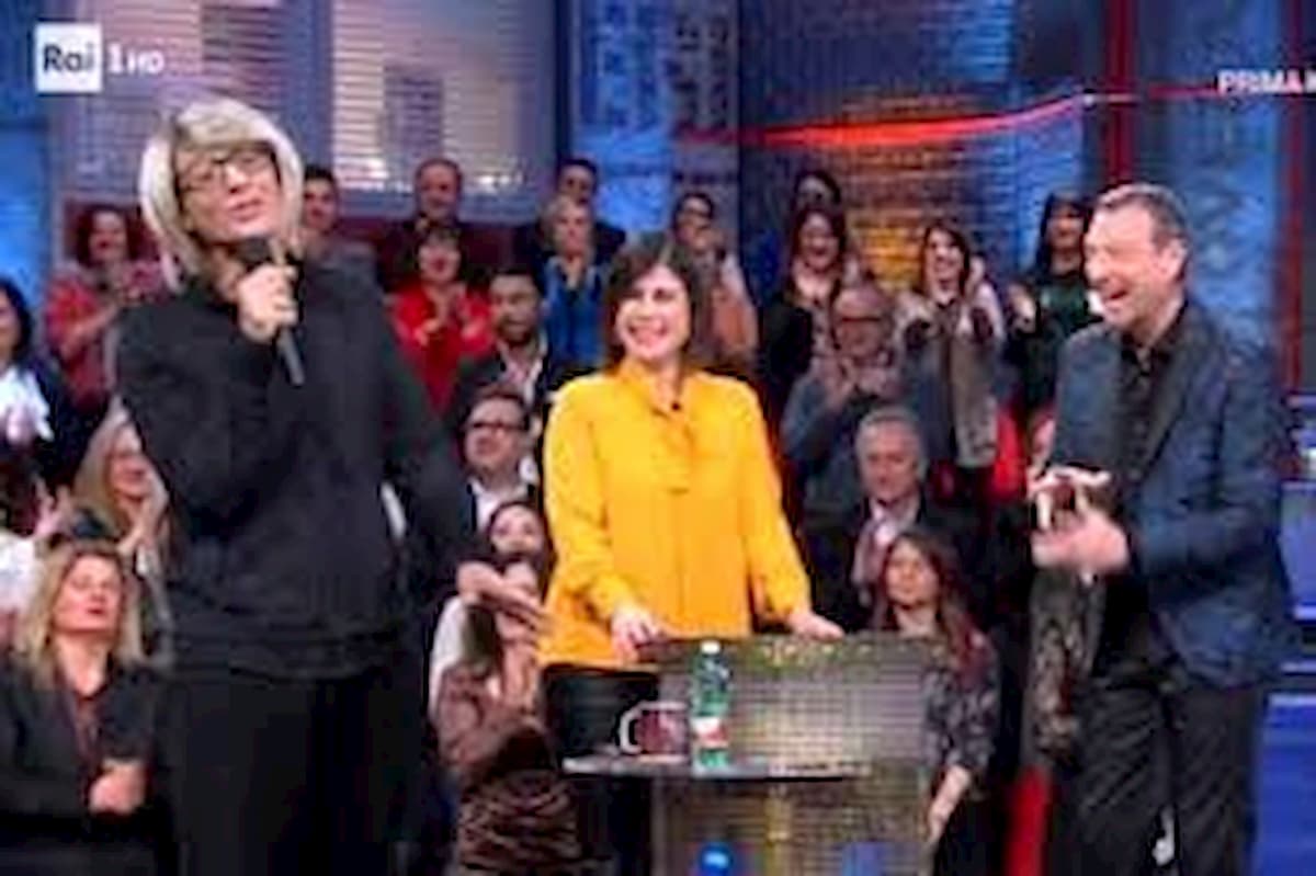 Fiorello da Amadeus a I soliti ignoti: "Questo è il nostro ultimo abbraccio su Rai1" VIDEO