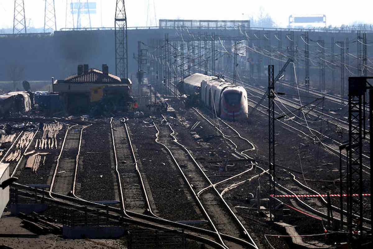 Frecciarossa deragliato: indagati i 5 operai di Rfi che hanno lavorato allo scambio