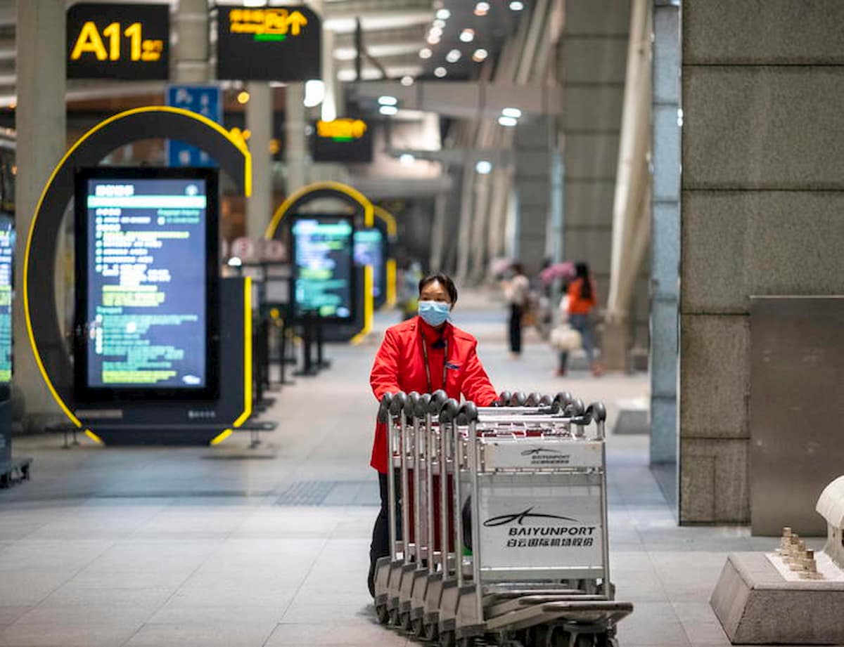 Coronavirus, meno virulento ma più contagioso: i morti superano quelli della Sars