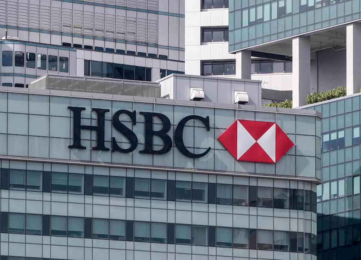 Hsbc taglia 35 mila posti di lavoro: calano utili della banca