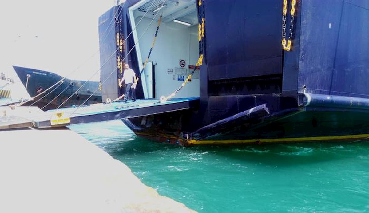 Coronavirus, isola di Ischia vieta sbarco a turisti lombardi e veneti. Borrelli: "Scelta sbagliata"