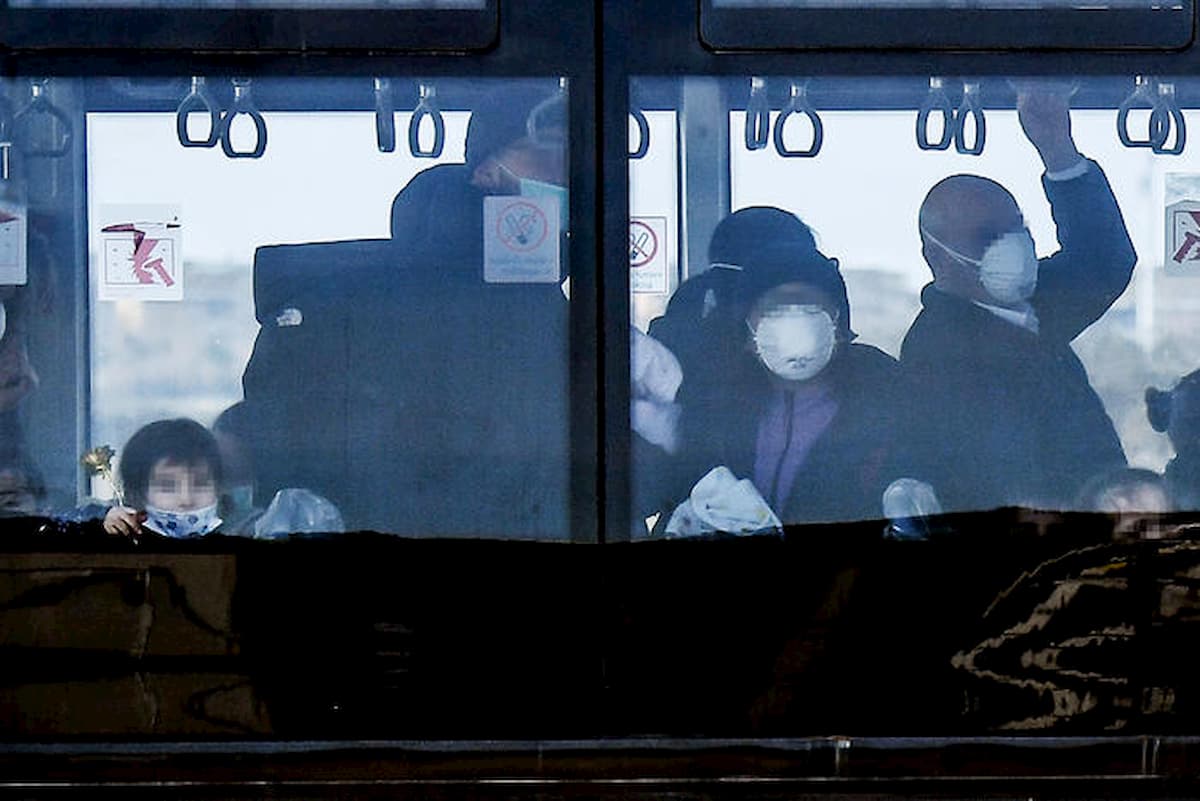 Coronavirus, l'italiano rimasto a Wuhan è un ragazzo di 17 anni con la febbre. Domani il risultato dei test