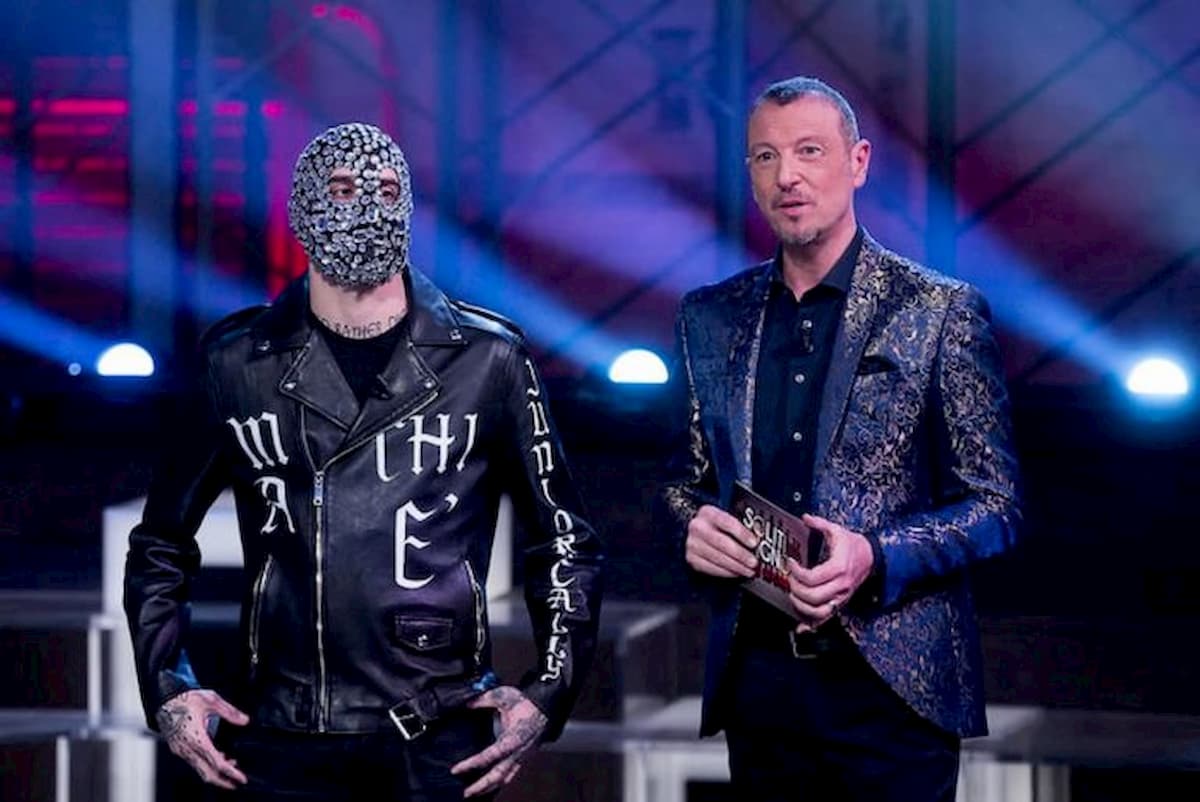 Sanremo 2020, a Non è l'Arena Maria Elena Boschi si rifiuta di leggere il testo di Strega di Junior Cally: "Vergognoso"