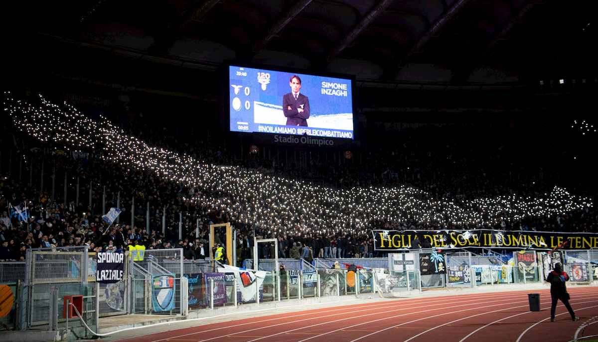 Lazio-Verona, che coreografia: un'aquila con le luci dei cellulari