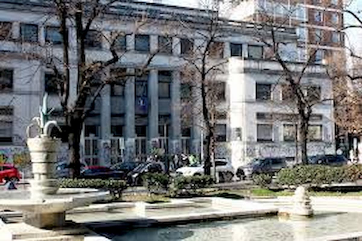 Coronavirus a Milano, il preside del liceo Volta agli studenti: "Non cedete al delirio collettivo, fate una vita normale"