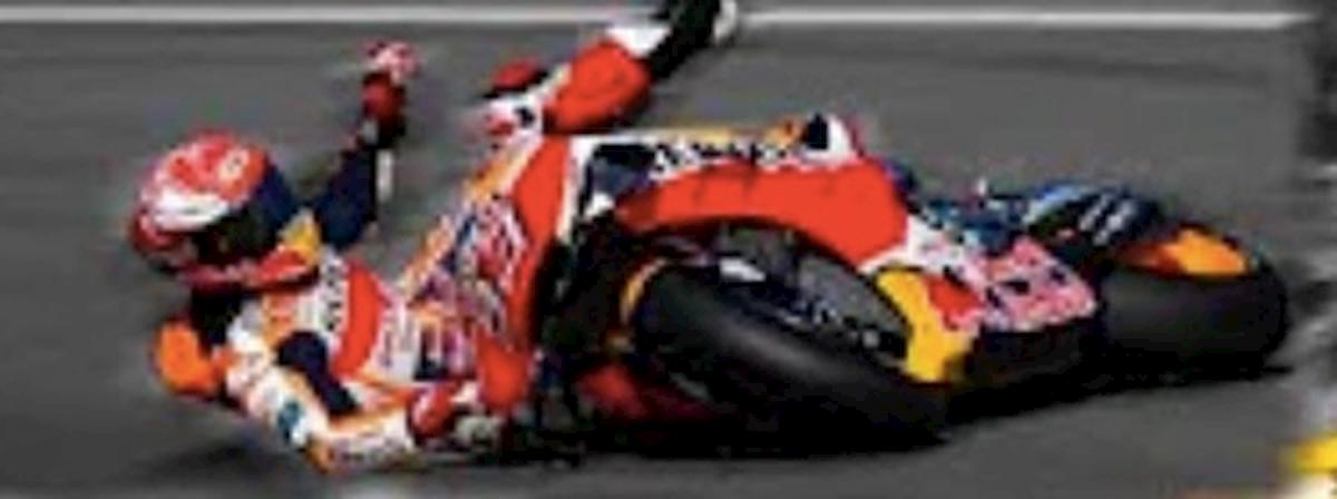 MotoGp, Marc Marquez riparte con una caduta: "La botta aiuterà la spalla a guarire..."