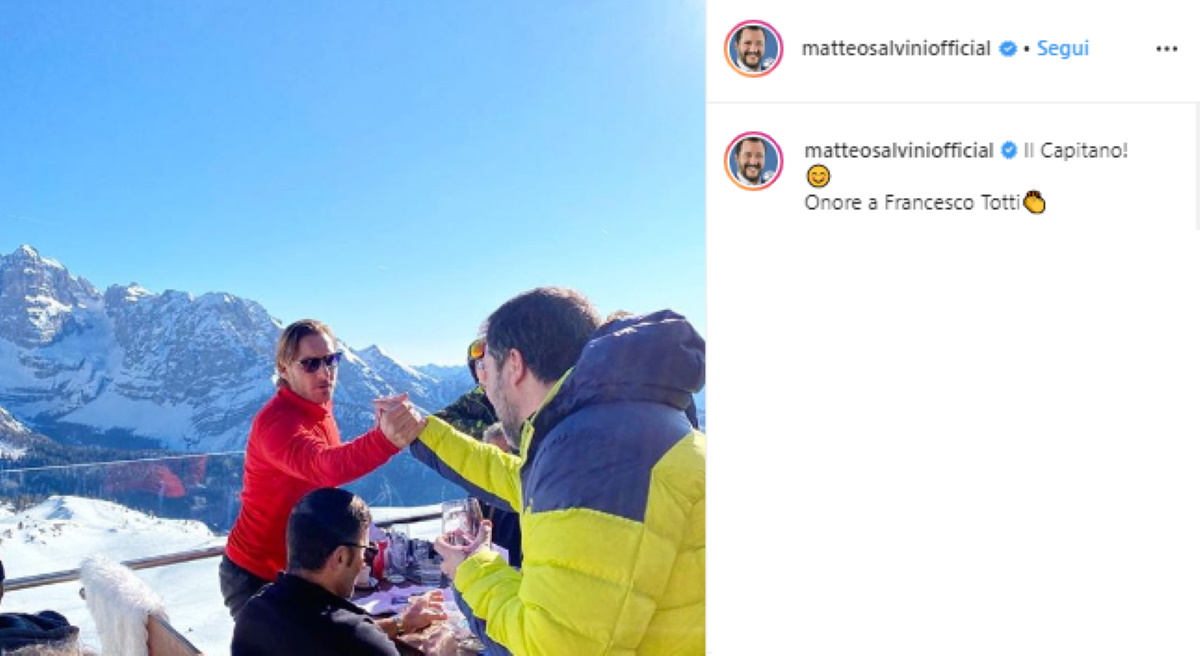Matteo Salvini e la stretta di mano a Francesco Totti: la foto su Instagram