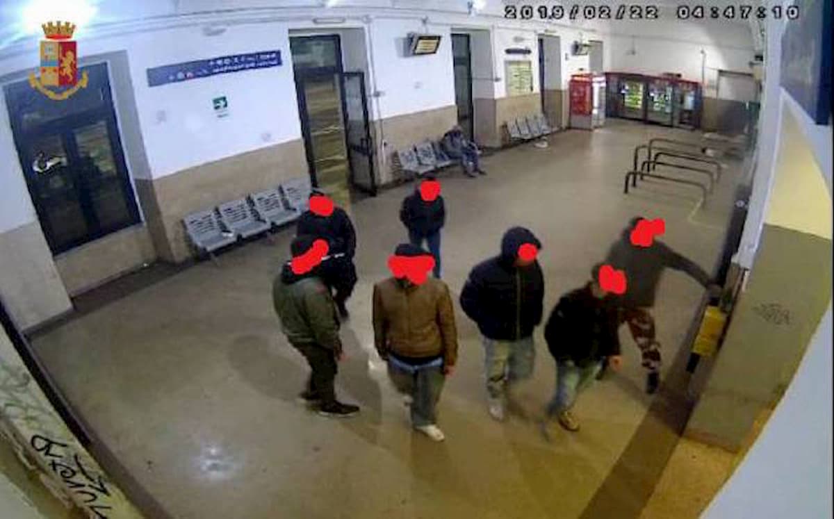 Milano, presa la baby gang di egiziani: nove le rapine ai Navigli