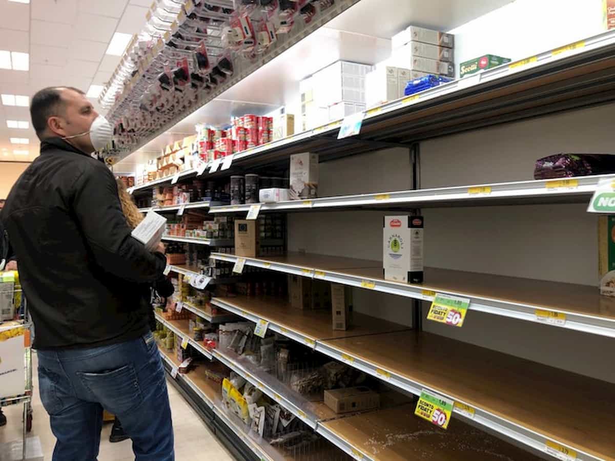 Milano "chiude" una settimana per il coronavirus: bar, scuole, cinema, messe...