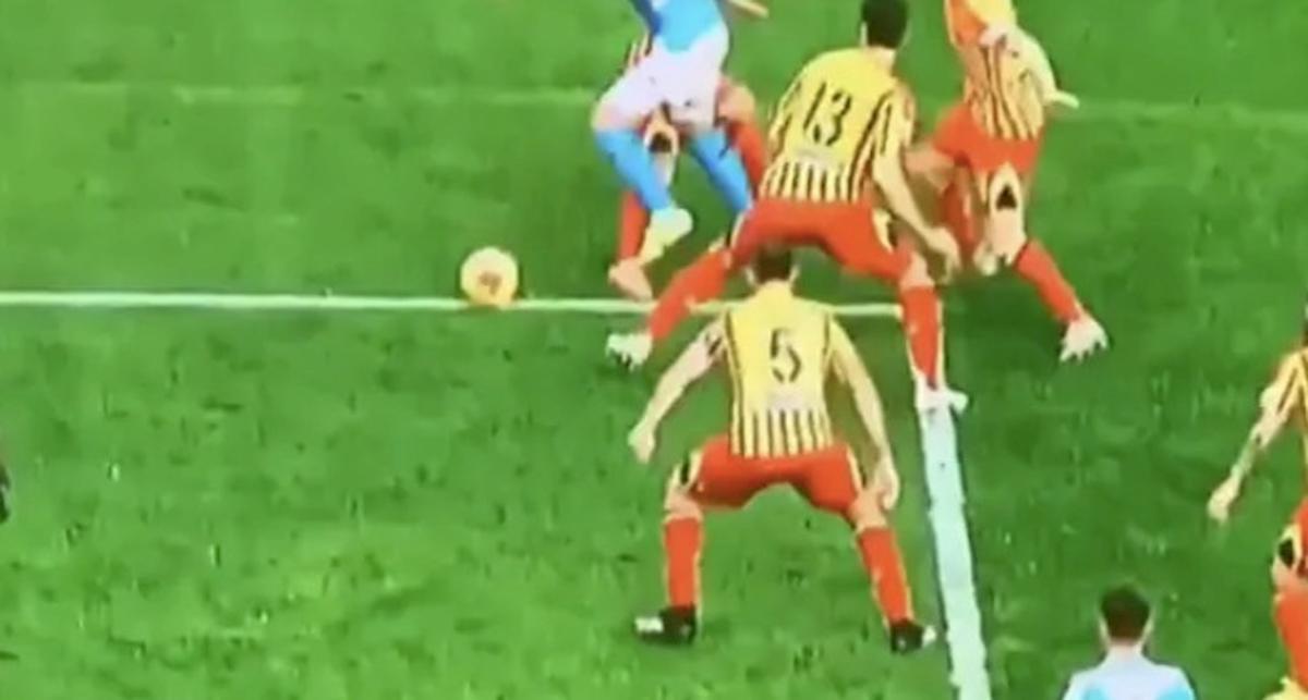 Napoli-Lecce, niente rigore e niente VAR. Giuntoli furioso con l'arbitro: "Il fallo su Milik era netto"