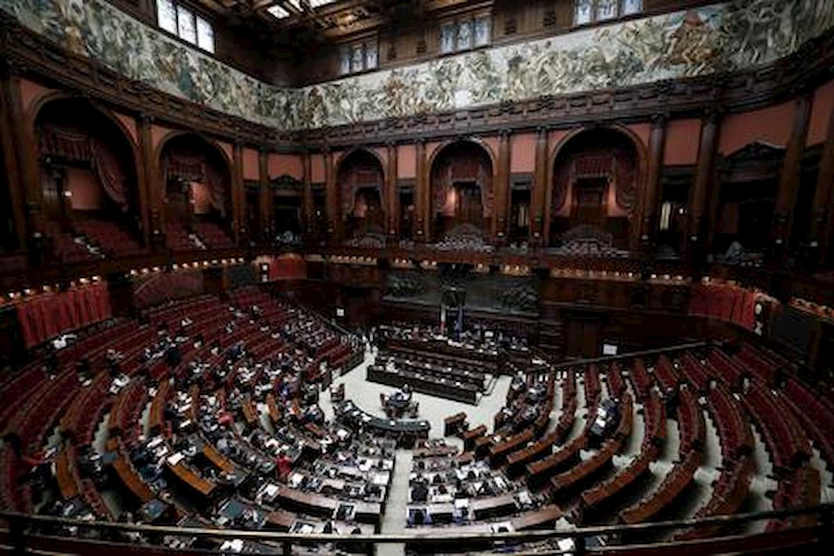 Coronavirus, sparisce la Amuchina a Montecitorio: qualcuno l'ha rubata?