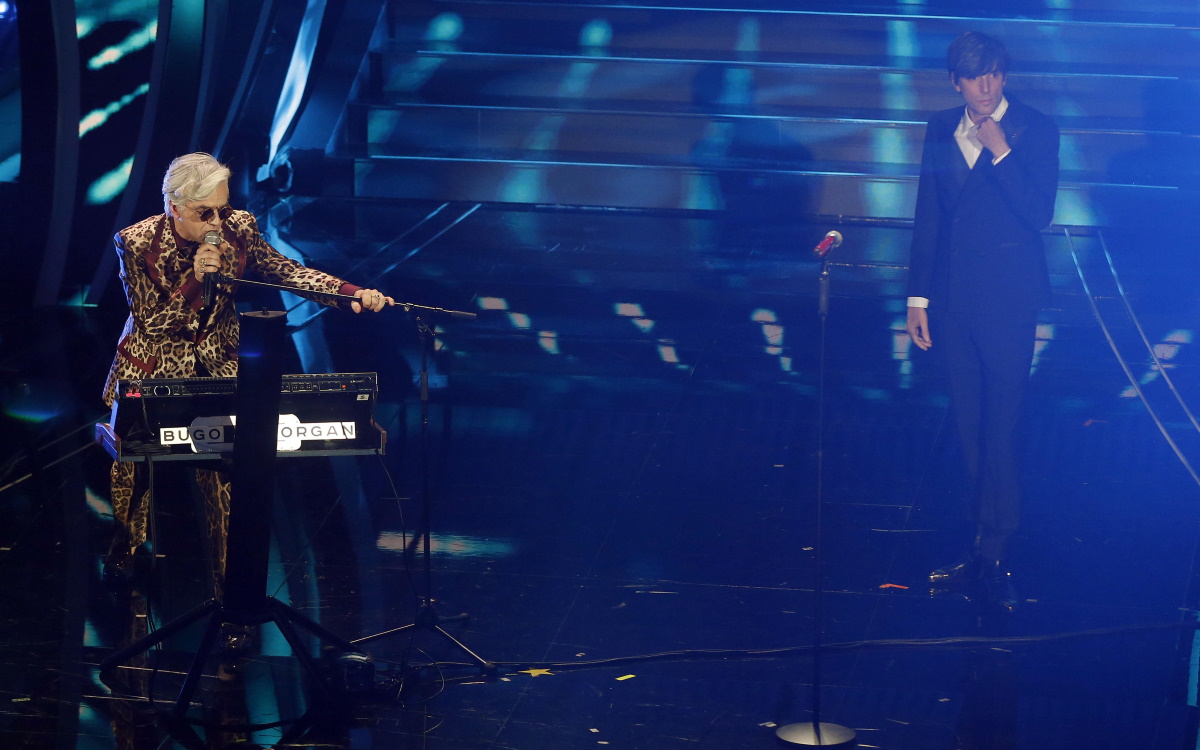 Morgan e Bugo, testimoni: Morsi e sputi prima di salire su palco Sanremo