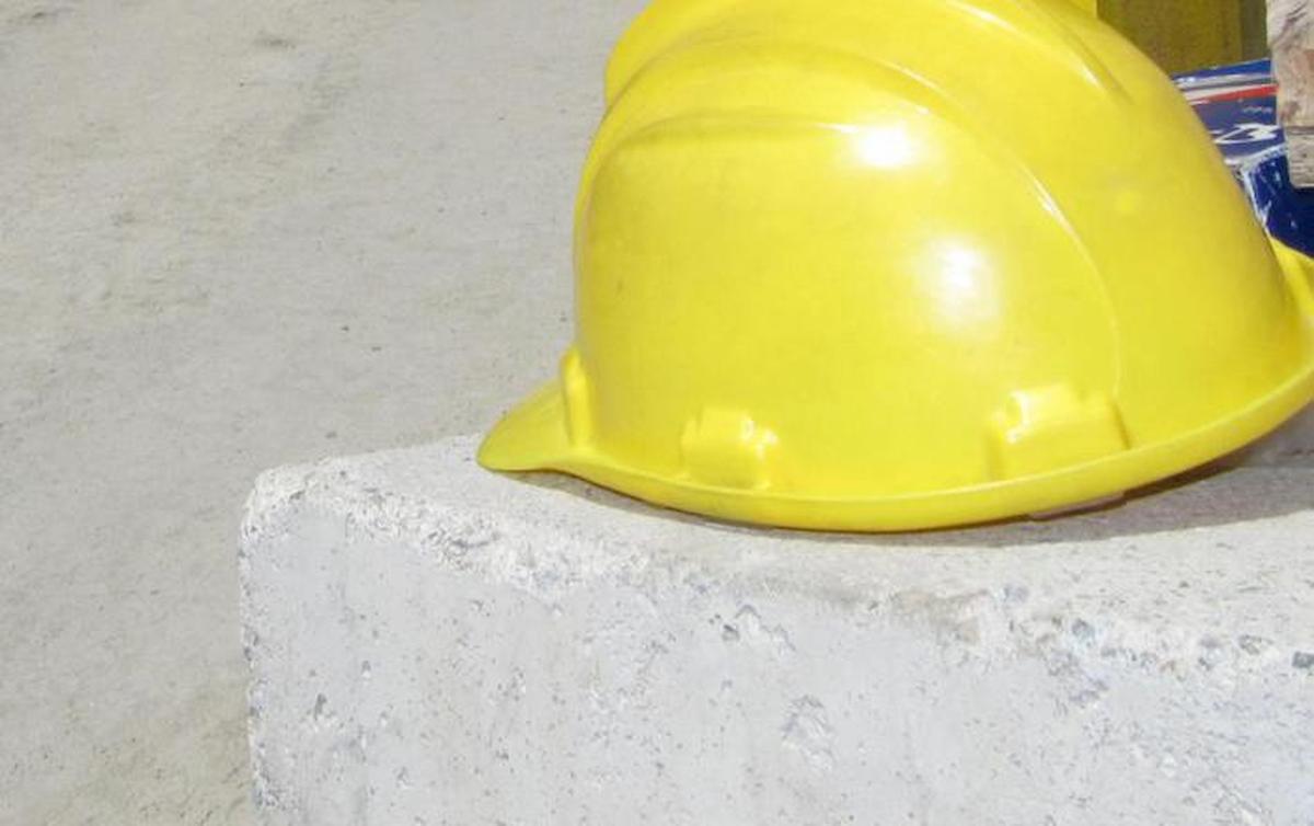 Lodi, Tir fa manovra in azienda: operaio di 20 anni muore schiacciato. Alla guida il padre