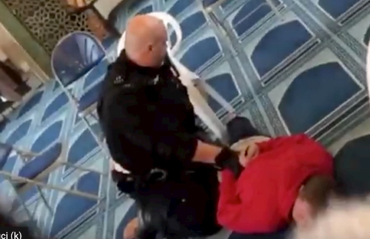 Londra, muezzin accoltellato alla moschea di Regent's Park