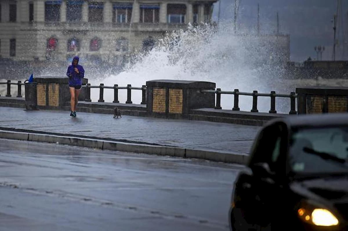 Napoli, scuole chiuse per maltempo: allerta meteo della Protezione civile