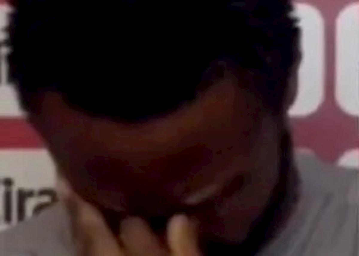 Obi Mikel scoppia in lacrime in diretta tv dopo aver letto insulti razzisti contro le figlie di 4 anni