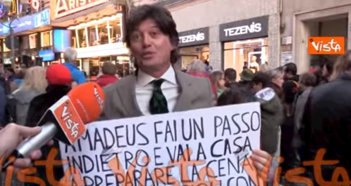 Pedro Valti a Sanremo, l'ex concorrente de L'Eredità contro Amadeus VIDEO