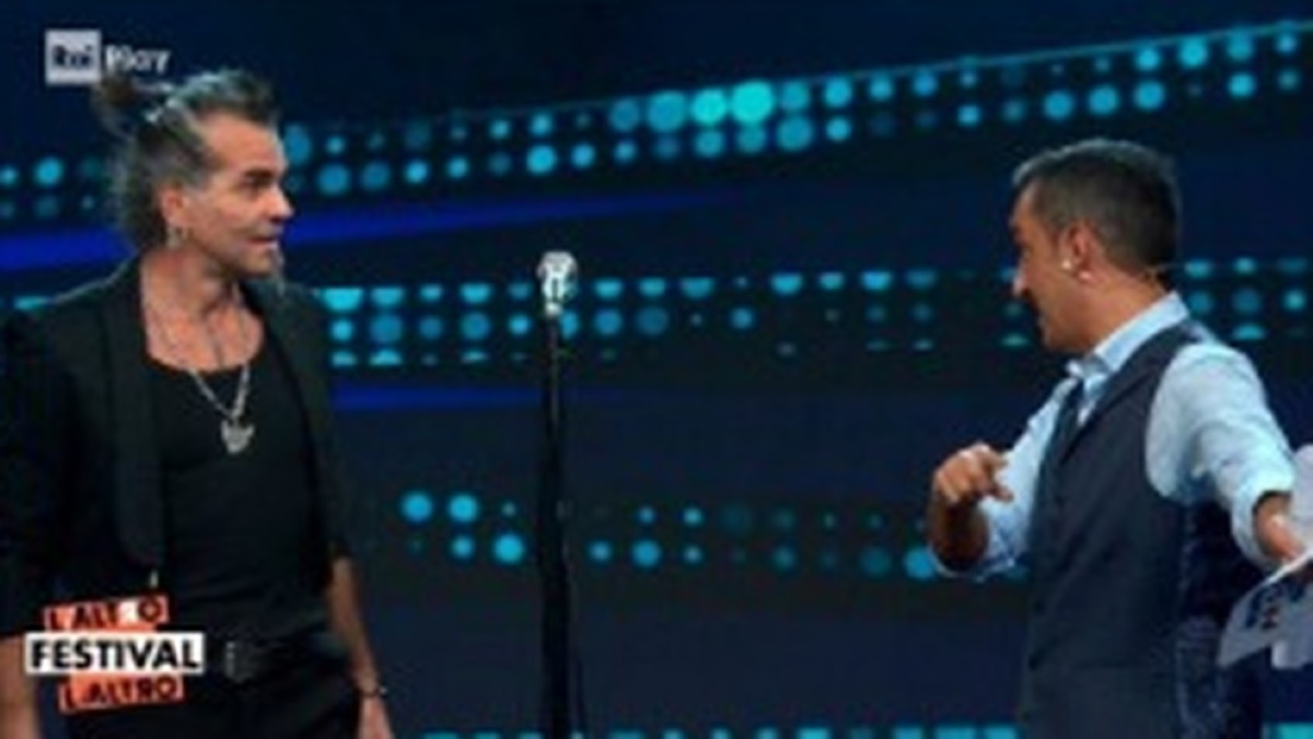 Piero Pelù e la frecciatina a Fiorello: Ho aspettato 40 minuti per quel...